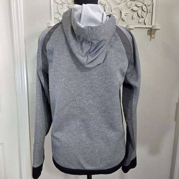 ⭐️Abercromie & Fitch Kids Grey Zip Hoodie Size 15/16 - Picture 2 of 7